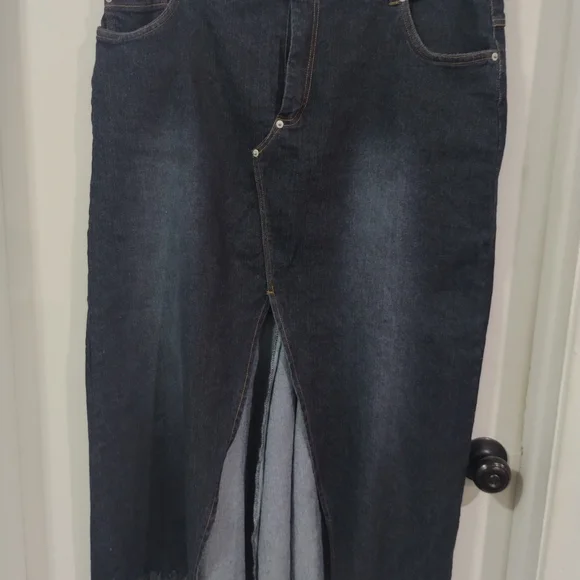 Women's Denim Skirt in Dark Blue - Picture 7 of 11